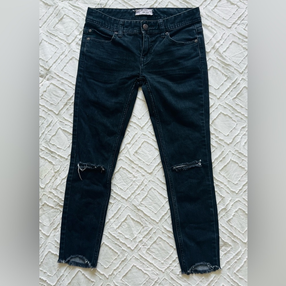 Free People Black Distressed Skinny Jeans Sz 25